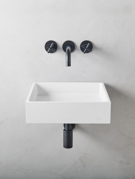 mudd concrete Yarra LG Affix in the colour cotton in a microcement bathroom setting with black hardware