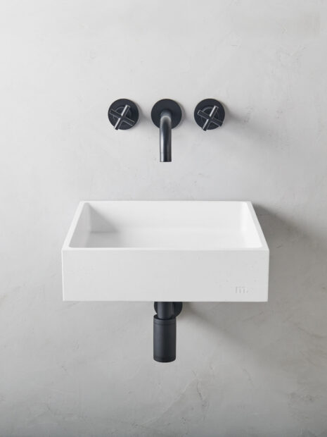 mudd concrete Yarra LG Affix in the colour cotton in a microcement bathroom setting with black hardware